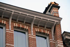 Waversesteenweg 580-582, Etterbeek, kroonlijst (© APEB, foto 2016).