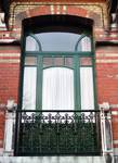 Avenue Van Cutsem 27, Doornik, gelijkvloers, deurvenster (© APEB, foto 2002).